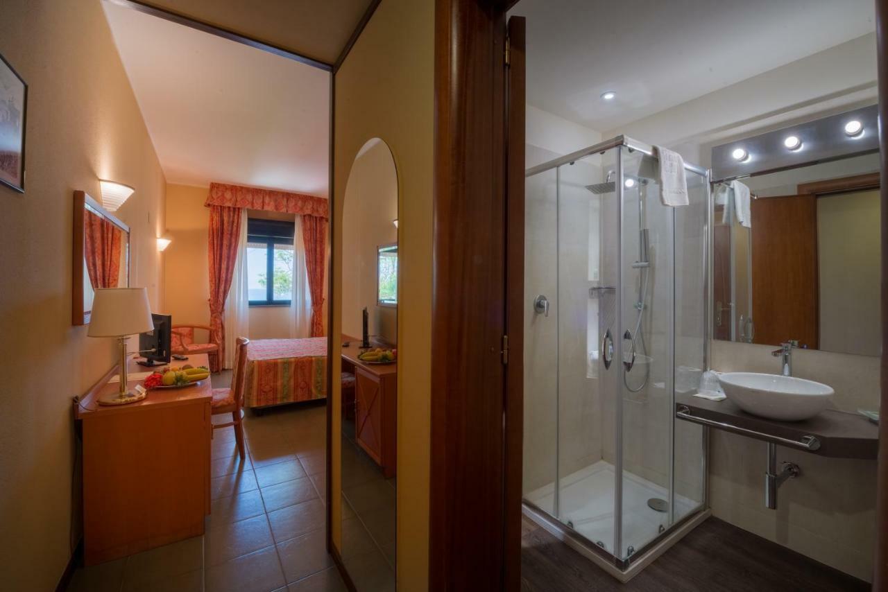 Th Cinisi - Florio Park Hotel Екстер'єр фото