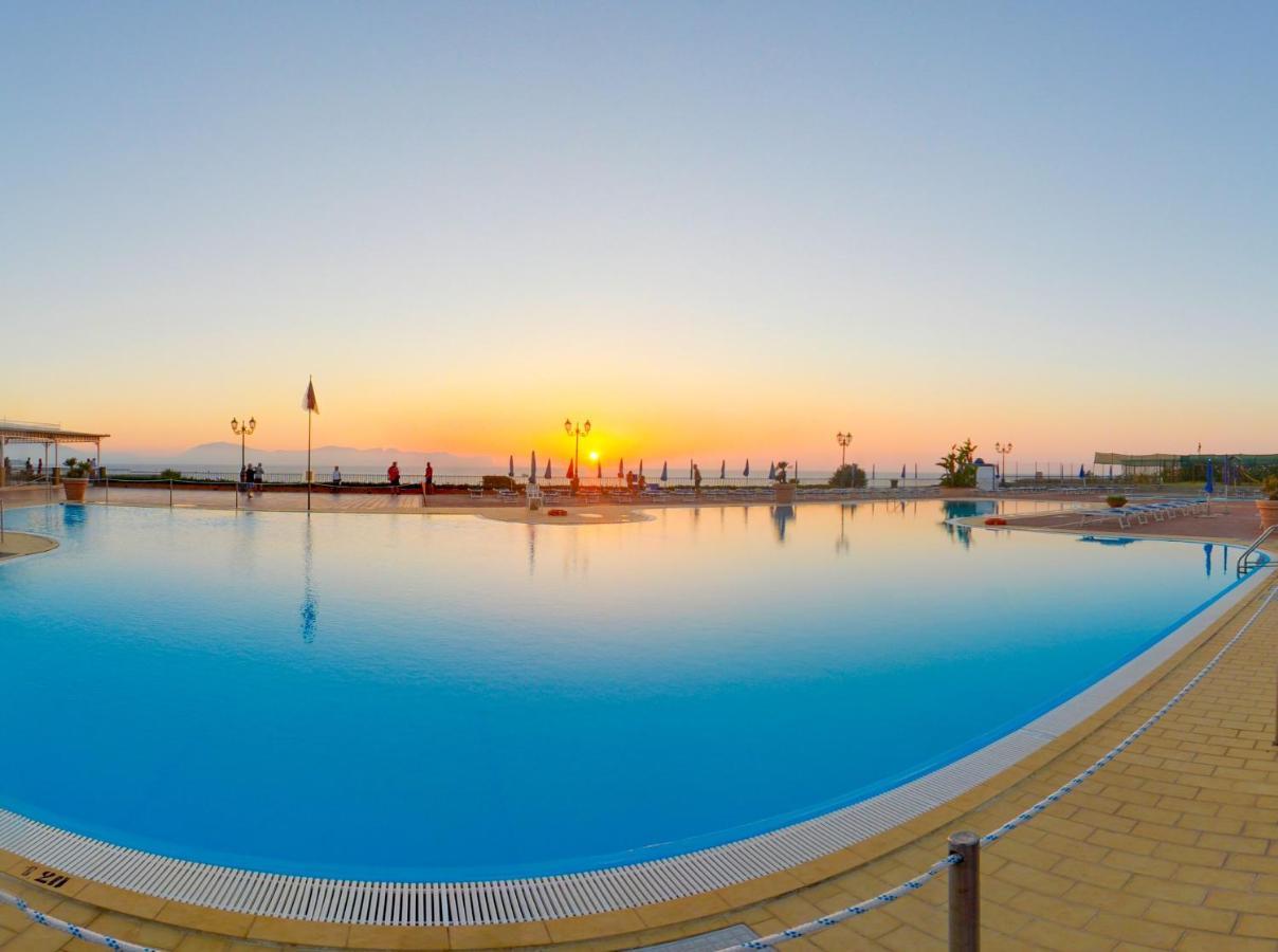 Th Cinisi - Florio Park Hotel Екстер'єр фото